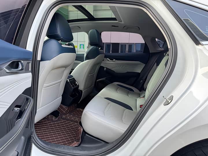 Фото 6 - Geely Preface