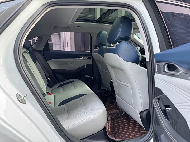 Фото 9 - Geely Preface