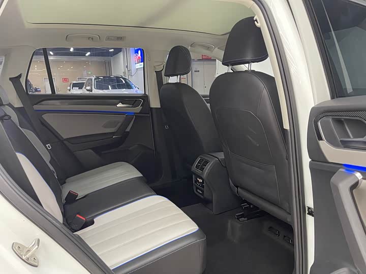 Фото 7 - Volkswagen Tayron GTE Hybrid