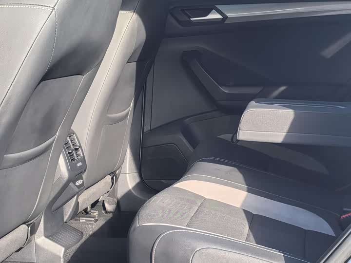 Фото 7 - Volkswagen T-Roc