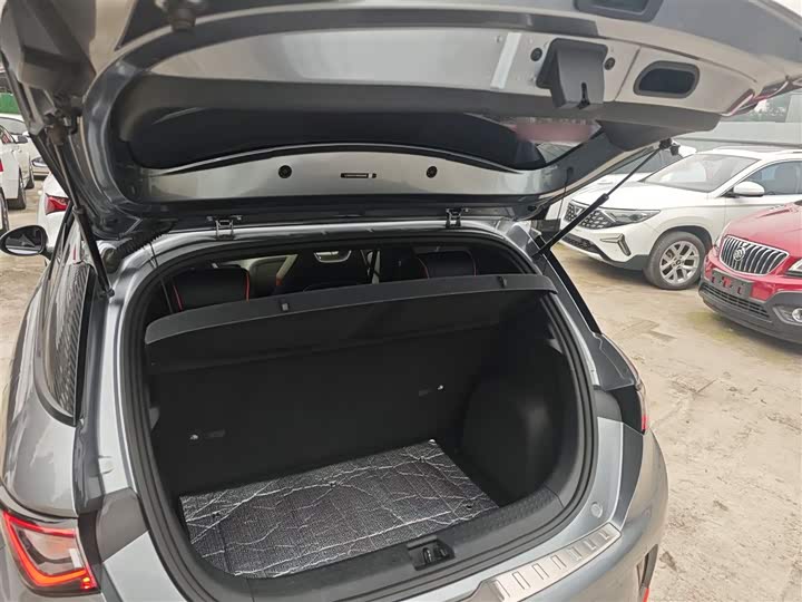 Фото 19 - BYD Dolphin