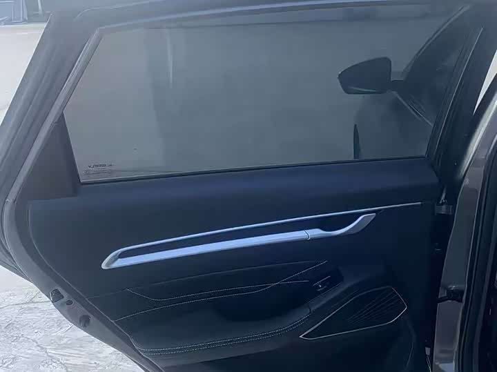 Фото 11 - Geely Emgrand