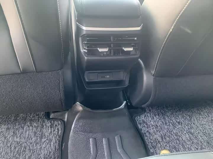 Фото 13 - Geely Emgrand