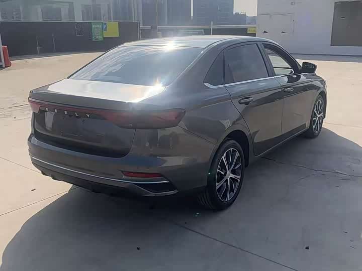 Фото 16 - Geely Emgrand