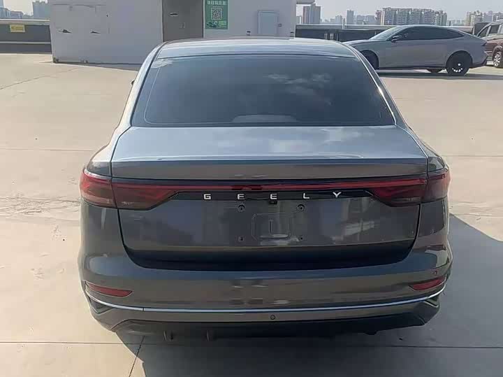 Фото 17 - Geely Emgrand