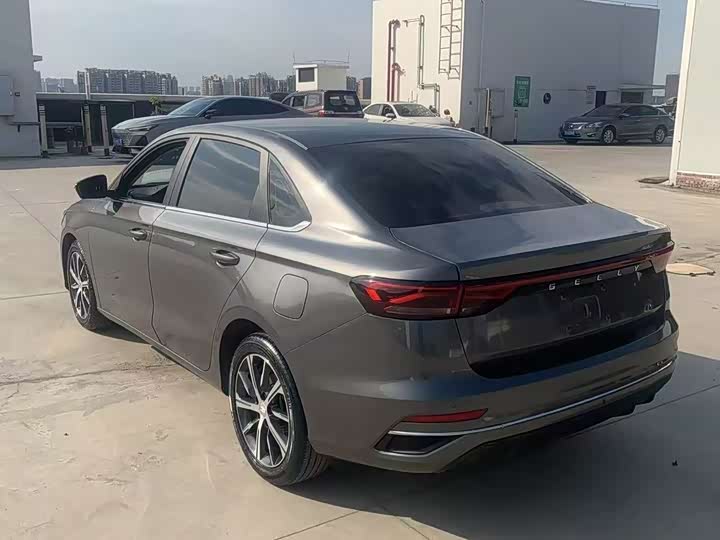 Фото 18 - Geely Emgrand