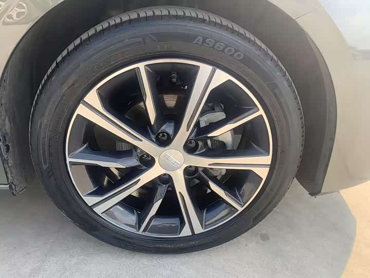 Фото 21 - Geely Emgrand