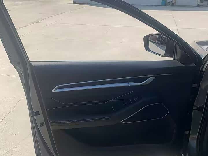 Фото 4 - Geely Emgrand