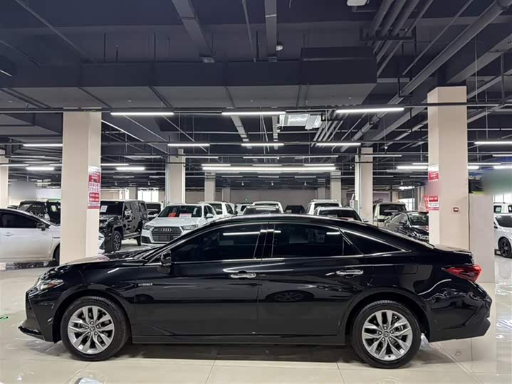 Фото 11 - Toyota Avalon