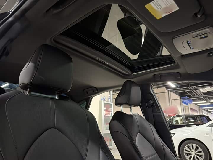 Фото 21 - Toyota Avalon