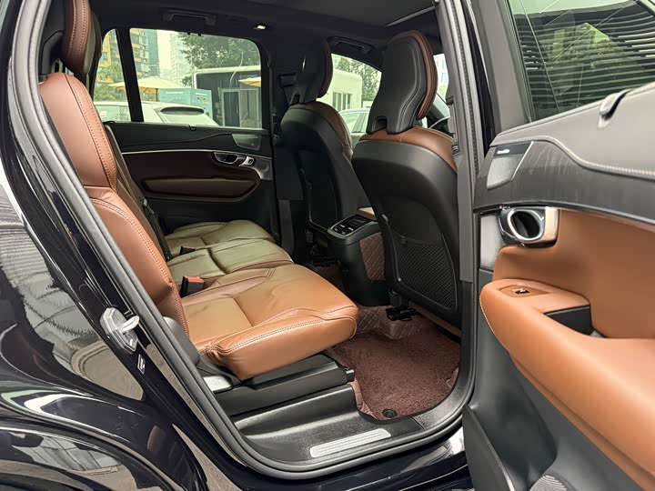 Фото 18 - Volvo XC90