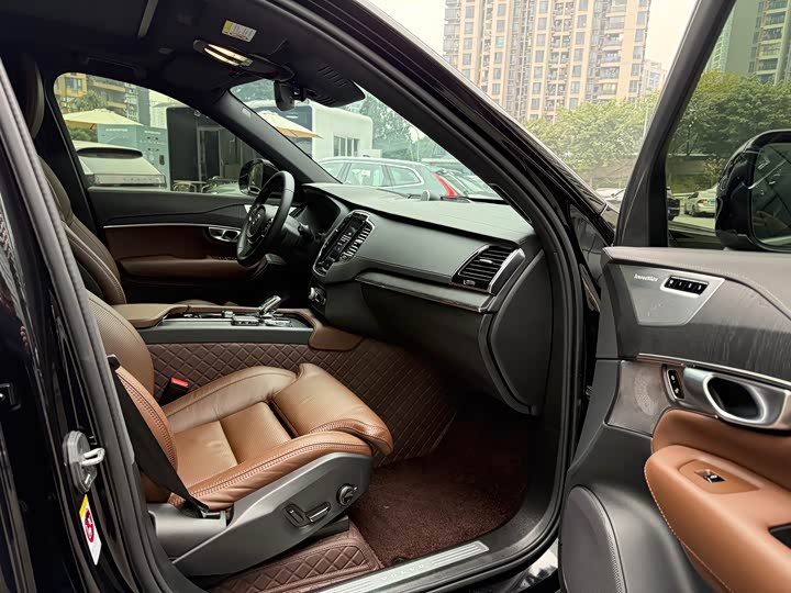 Фото 22 - Volvo XC90