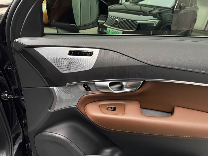 Фото 23 - Volvo XC90