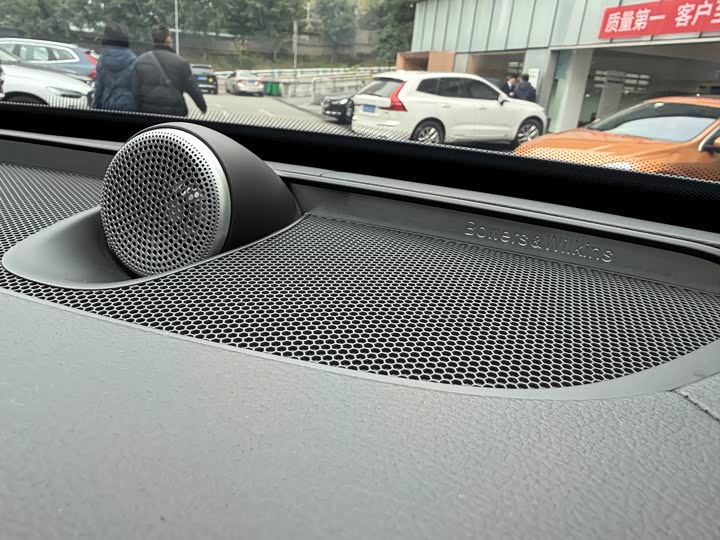 Фото 24 - Volvo XC90