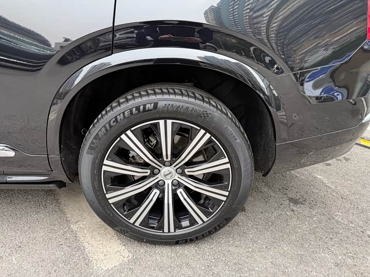 Фото 8 - Volvo XC90