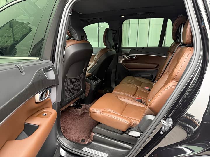 Фото 9 - Volvo XC90