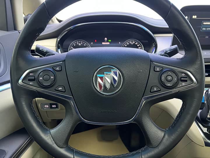 Фото 9 - Buick GL8 ES