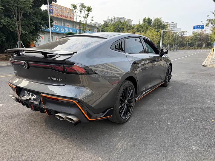 Фото 11 - Changan UNI-V