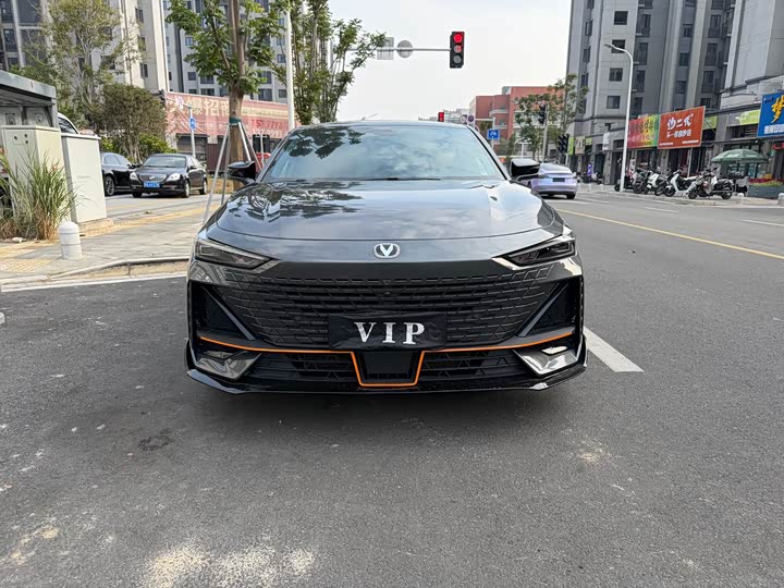 Фото 2 - Changan UNI-V