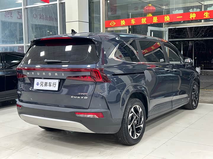 Фото 9 - Hyundai Custo