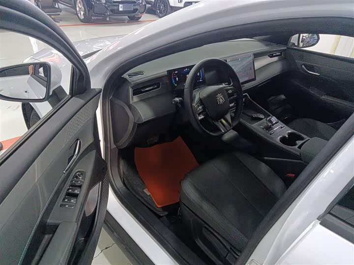 Фото 16 - BYD Qin Plus