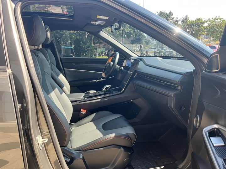 Фото 5 - Geely Atlas