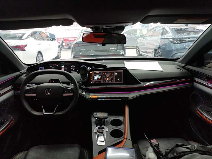 Фото 10 - Changan UNI-V