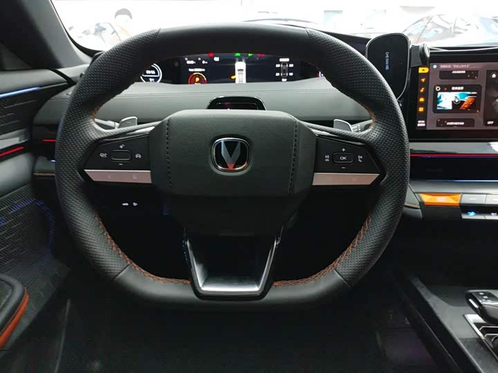 Фото 11 - Changan UNI-V