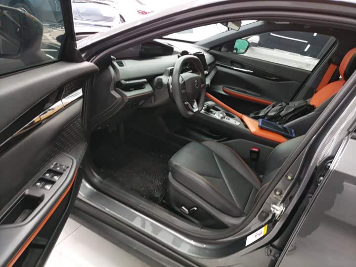 Фото 16 - Changan UNI-V