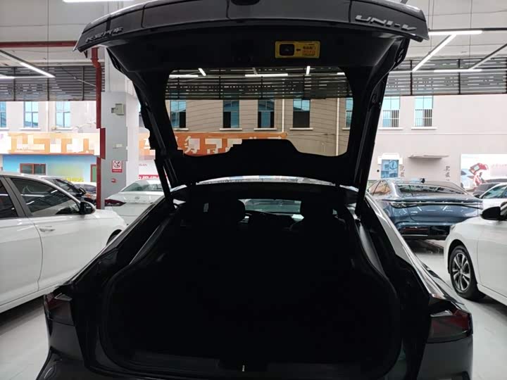 Фото 19 - Changan UNI-V