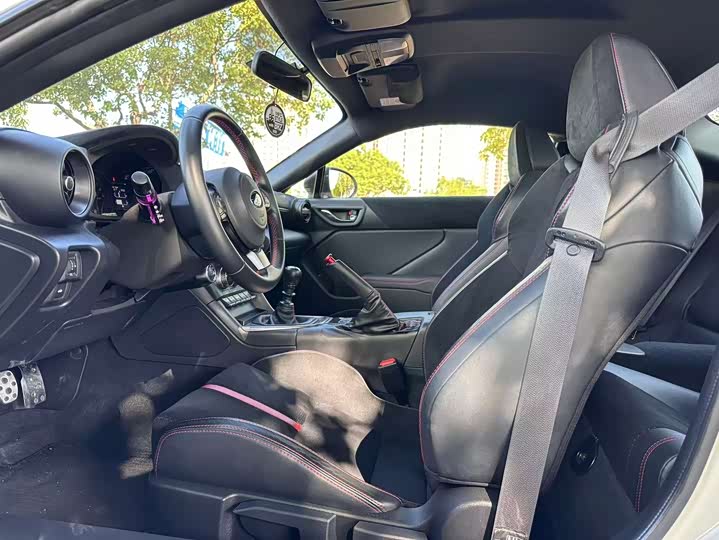 Фото 4 - Subaru BRZ