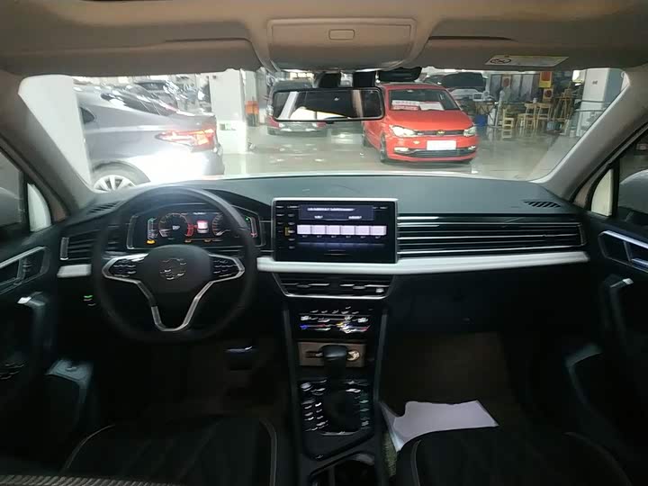 Фото 10 - Volkswagen Tiguan L Pro