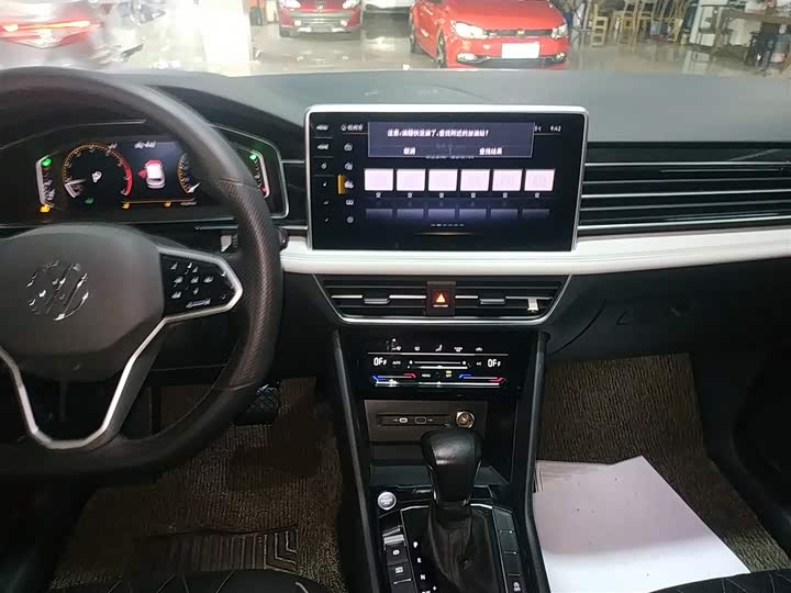 Фото 13 - Volkswagen Tiguan L Pro