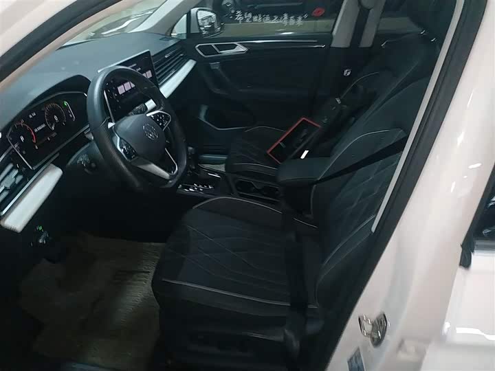 Фото 15 - Volkswagen Tiguan L Pro