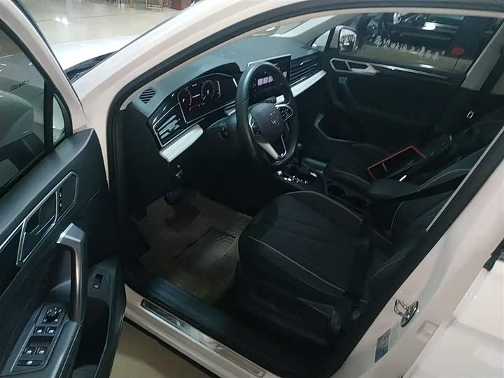 Фото 16 - Volkswagen Tiguan L Pro