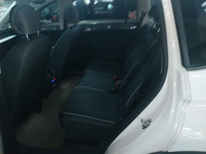 Фото 17 - Volkswagen Tiguan L Pro