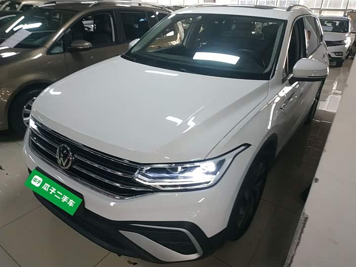 Фото 2 - Volkswagen Tiguan L Pro