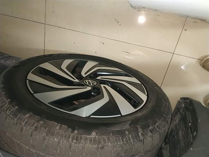 Фото 23 - Volkswagen Tiguan L Pro