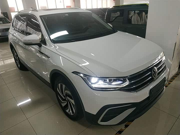 Фото 4 - Volkswagen Tiguan L Pro
