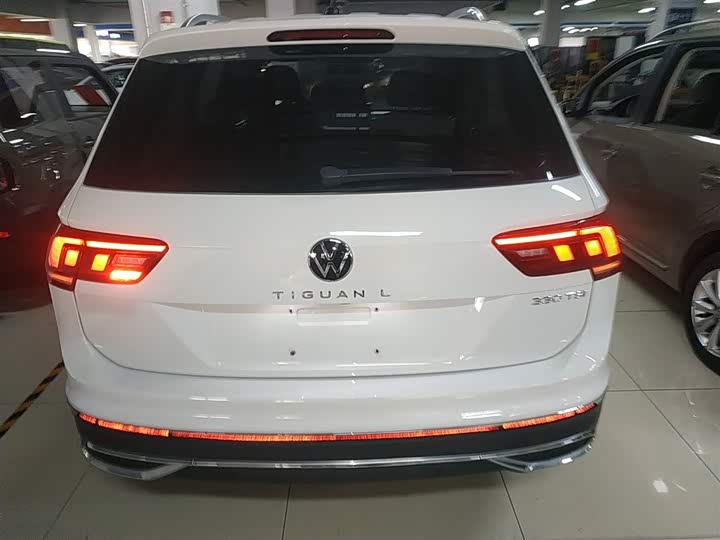 Фото 6 - Volkswagen Tiguan L Pro