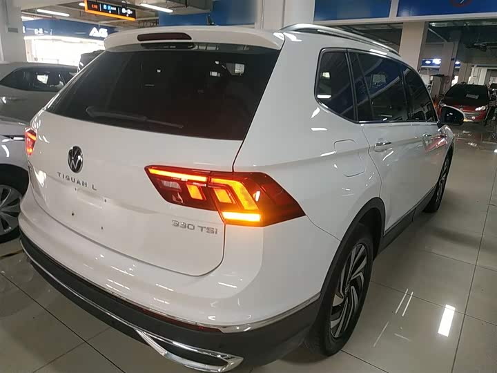 Фото 7 - Volkswagen Tiguan L Pro