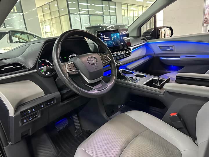 Фото 11 - Toyota Granvia