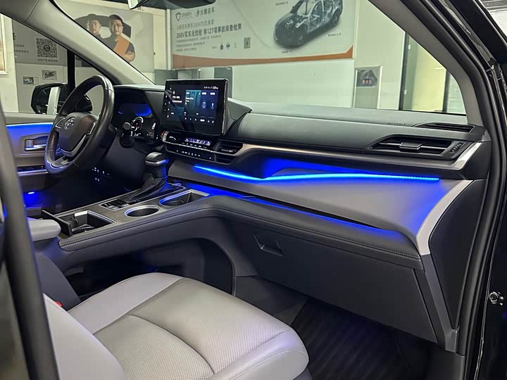 Фото 13 - Toyota Granvia