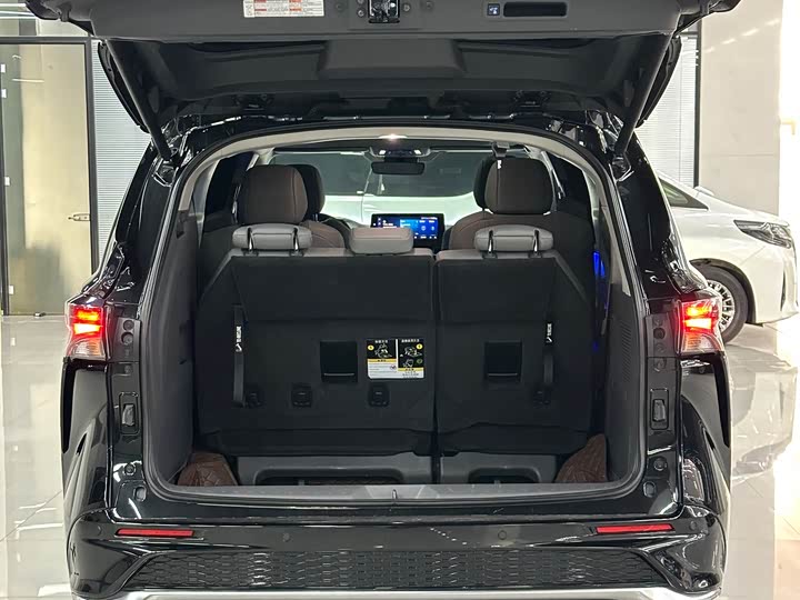 Фото 15 - Toyota Granvia