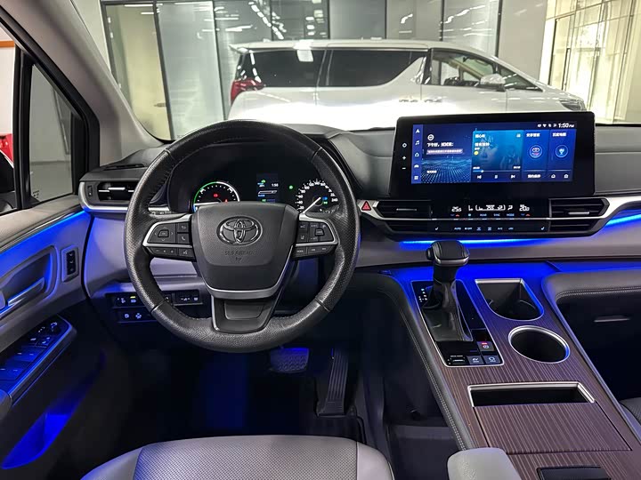 Фото 18 - Toyota Granvia