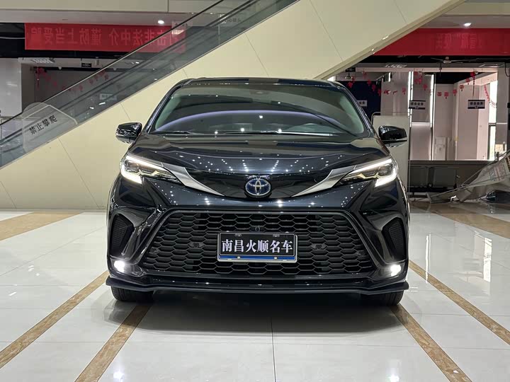 Фото 2 - Toyota Granvia