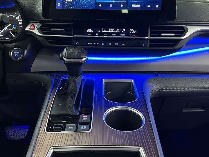 Фото 20 - Toyota Granvia