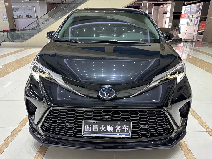 Фото 3 - Toyota Granvia