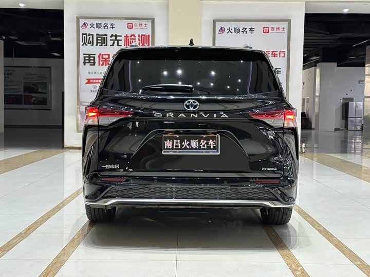 Фото 7 - Toyota Granvia