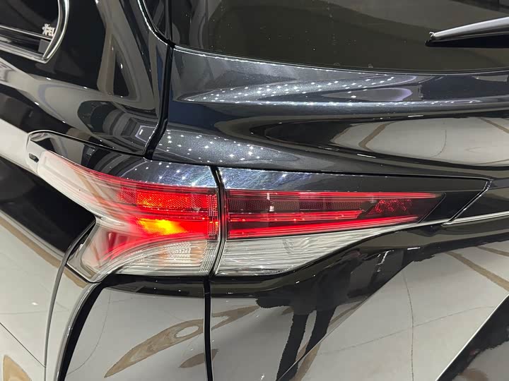 Фото 8 - Toyota Granvia